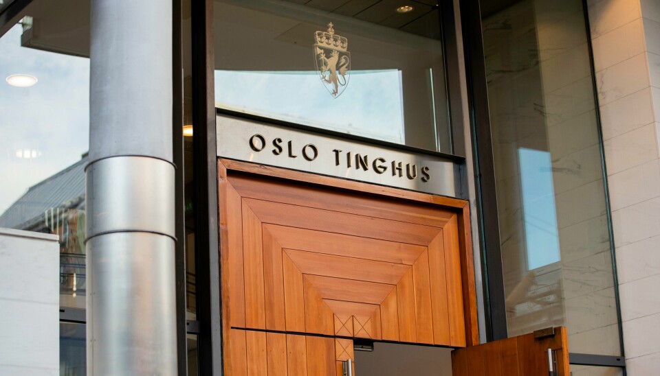 En mann er i Oslo tingrett dømt for grov mishandling av sønnen og samboeren.