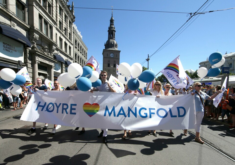 «Det er sikkert flere enn jeg som nærmest har sjokkert sine barn ved å fortelle at homoseksuell aktivitet faktisk har vært ulovlig mens vi har levd. Jeg opplever det ofte også i samtale med unge studenter.», skriver Marianne Klever Næss. «Det er sikkert flere enn jeg som nærmest har sjokkert sine barn ved å fortelle at homoseksuell aktivitet faktisk har vært ulovlig mens vi har levd. Jeg opplever det ofte også i samtale med unge studenter.», skriver Marianne Klever Næss.