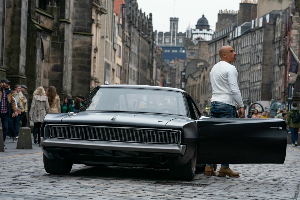 Etter lang tids koronautsettelse er Vin Diesel tilbake i rollen som Dom, i den niende fartsfylte filmen «Fast & Furious 9». Etter lang tids koronautsettelse er Vin Diesel tilbake i rollen som Dom, i den niende fartsfylte filmen «Fast & Furious 9».