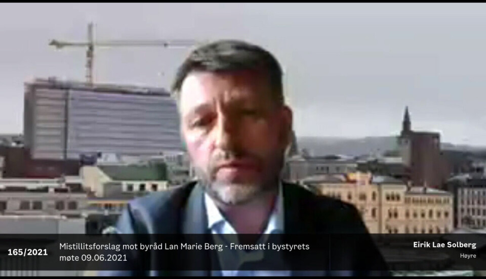 Eirik Lae Solberg i Høyre, av en eller annen grunn med utsikt over Youngstorget Eirik Lae Solberg