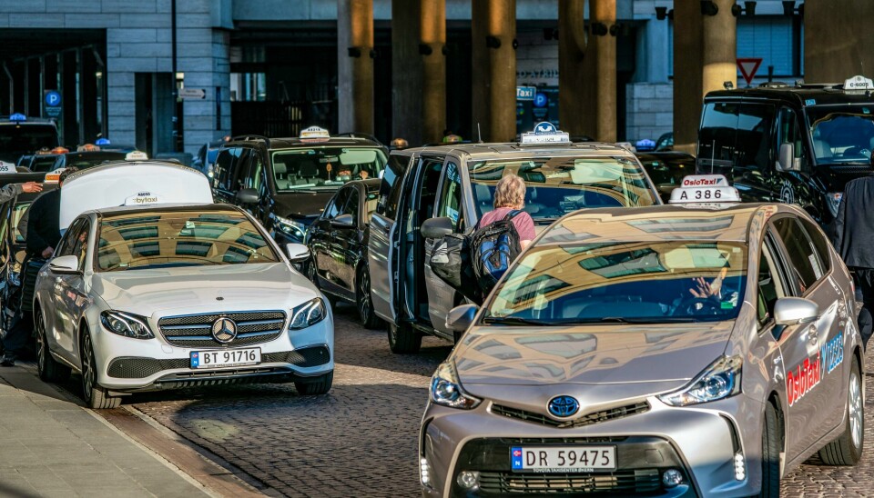 Arbeiderpartiet lover å stanse regjeringens taxireform. Med Uber-modellen er det ikke Kunden og Forbrukeren som stikker av med gevinsten. Den vinninga ender opp i et skatteparadis, skriver Jonas Bals.