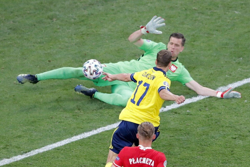 Viktor Claesson scorer Sveriges vinnermål i EM-kampen mot Polen. Viktor Claesson scorer Sveriges vinnermål i EM-kampen mot Polen. Foto: Maxim Shemetov, Pool via AP / NTB