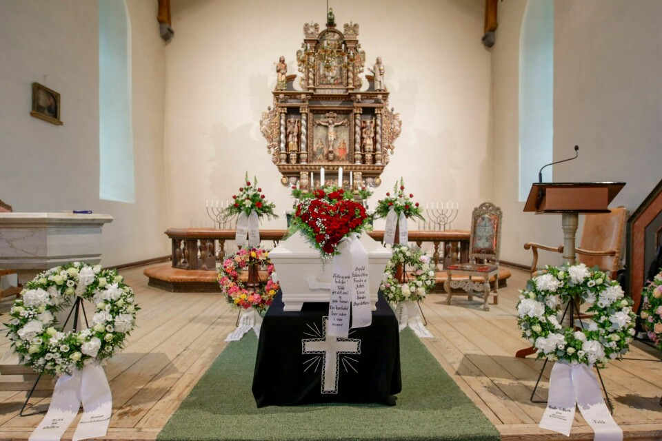 Joralf Gjerstad, også kjent som «Snåsamannen», ble bisatt fra Snåsa kirke tirsdag. Joralf Gjerstad, også kjent som «Snåsamannen», bisettes fra Snåsa kirke tirsdag.Foto: Hanna Johre / NTB
