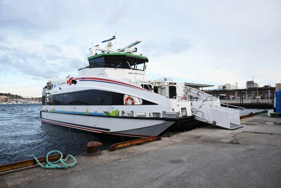Vassøybuene er misfornøyde med ruteendringene. Her er hurtigbåten «Helgøy Glimt» klar for avgang til Vassøy. Hurtigbåten «Helgøy Glimt» før avgang til Vassøy.
