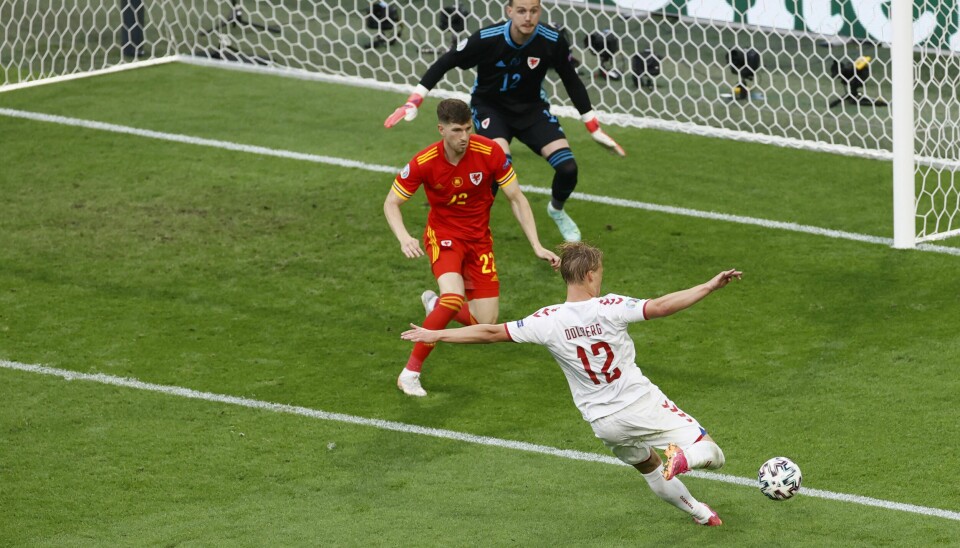 Kasper Dolberg scorer Danmarks 2-0-mål i EM-åttedelsfinalen mot Wales. Kasper Dolberg scorer Danmarks 2-0-mål i EM-åttedelsfinalen mot Wales. Foto: koen van Weel, Pool via AP / NTB