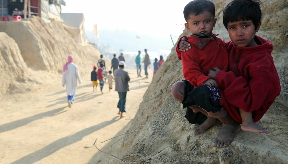 Over 700.000 rohingya-barn utsettes for grov diskriminering, ifølge Redd Barna. Mange av rohingyaene har de siste årene flyktet til nabolandet Bangladesh, blant dem disse to barna avbildet i 2018. Over 700.000 rohingya-barn utsettes for grov diskriminering, ifølge Redd Barna. Mange av rohingyaene har de siste årene flyktet til nabolandet Bangladesh, blant dem disse to barna avbildet i 2018.