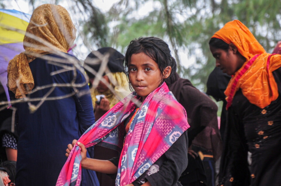 En rohingya-flyktning på stranda Kuala Simpang Ulim i Indonesia etter mer enn 100 dager på reise. Flere rohingyaer prøver å komme seg til andre land sjøveien. Under koronapandemien har det blitt vanskeligere, blant annet med strengere grensekontroller. En rohingya-flyktning på stranda Kuala Simpang Ulim i Indonesia etter mer enn 100 dager på reise. Flere rohingyaer prøver å komme seg til andre land sjøveien.