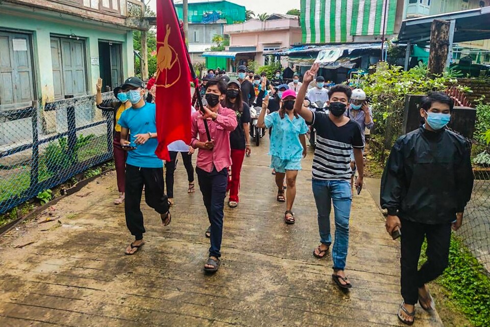 Demonstranter i Dawei sørøst i Myanmar deltar på en protest mot militærkuppet. Demonstranter i Dawei sørøst i Myanmar deltar på en protest mot militærkuppet.