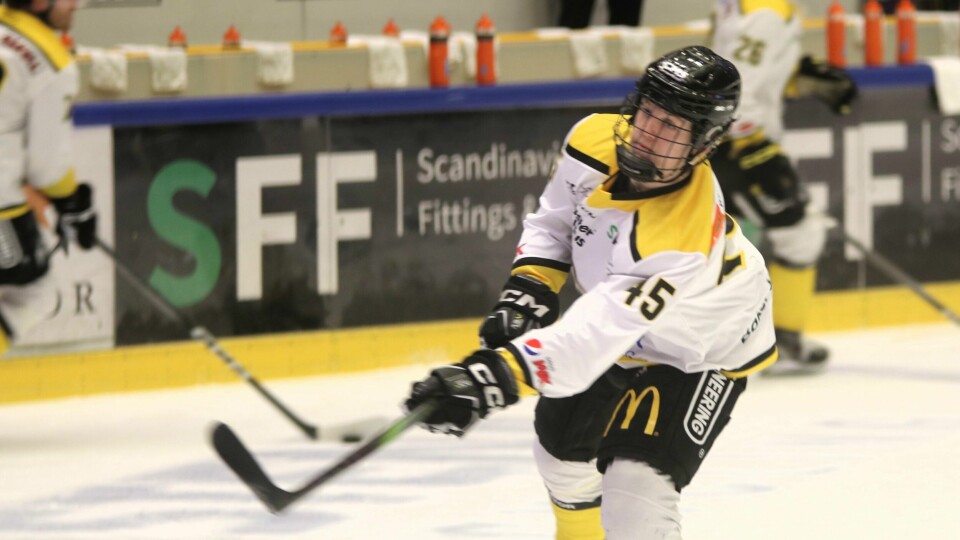 Oilers-junior Rasmus Olsen Brekke EHL-debuterte mot Ringerike Panthers i romjulen. Rasmus Olsen Brekke