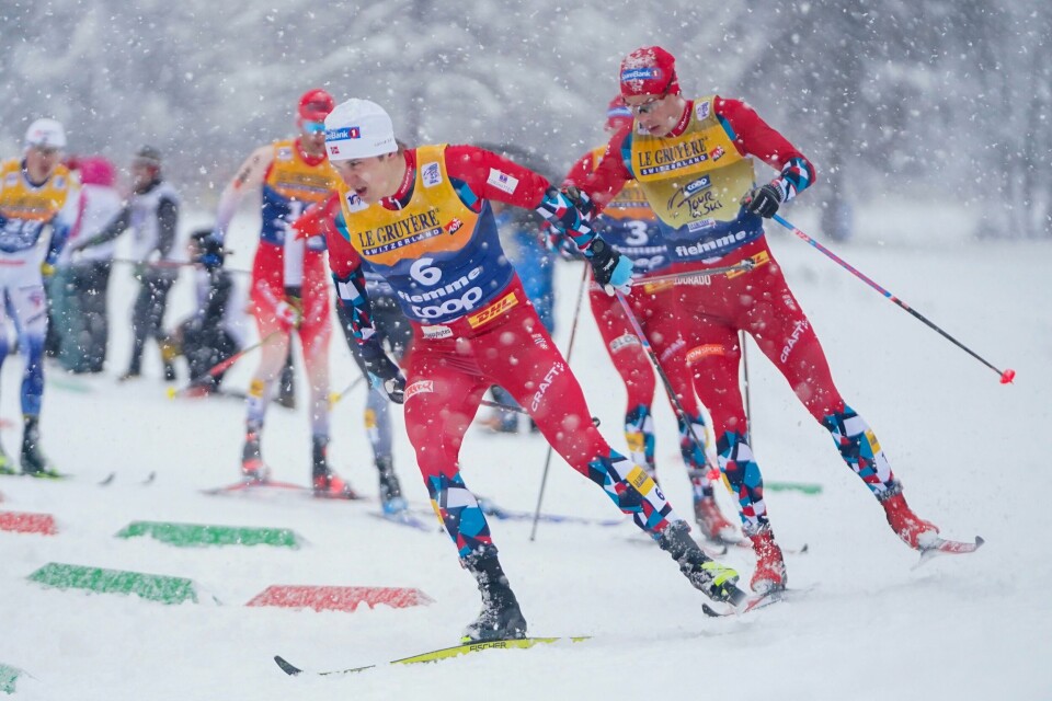 Erik Valnes og Harald Østberg Amundsen under 15-kilometeren i Val di Fiemme lørdag. Erik Valnes og Harald Østberg Amundsen under 15-kilometeren i Val di Fiemme lørdag. Foto: Terje Pedersen NTB