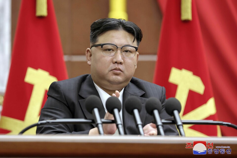 Nord-Koreas leder Kim Jong-un skjerper retorikken mot Sør-Korea. F Leder Kim Jong-un stemplet nylig Sør-Korea som sin «hovedfiende». Søndag sendte Nord-Korea opp et missil. Foto: Korean Central News Agency / AP / NTB