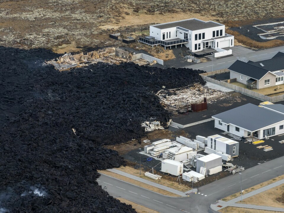 Slik så det ut i Grindavik etter vulkanutbruddene i desember. Flere hus gikk tapt. Flere hus har blitt ødelagt av lava i Grindavik på Island. Foto: Marco Di Marco / AP / NTB