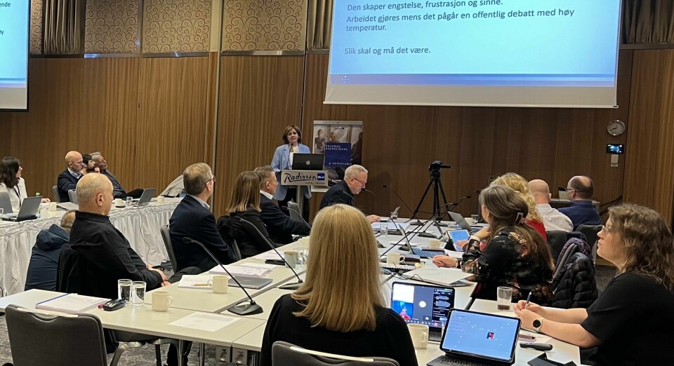 Styret i Helse Nord lyttet til administrerende direktør Marit Lind sitt innlegg under styremøtet. Styremøte i Helse Nord, januar 2024.