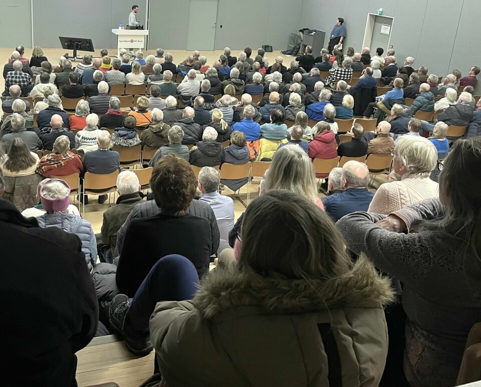 Mange tok turen til SR-Bank for å lære hvordan svindlerne opererer. Mange tok turen til SR-Bank for å lære hvordan svindlerne opererer.