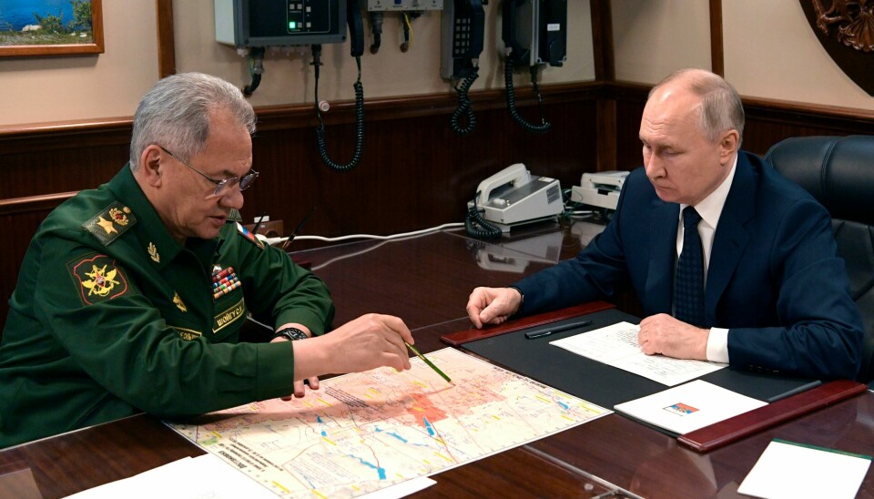 Russlands forsvarsminister Sergej Sjojgu (t.h.) er en av Vladimir Putins betrodde menn.