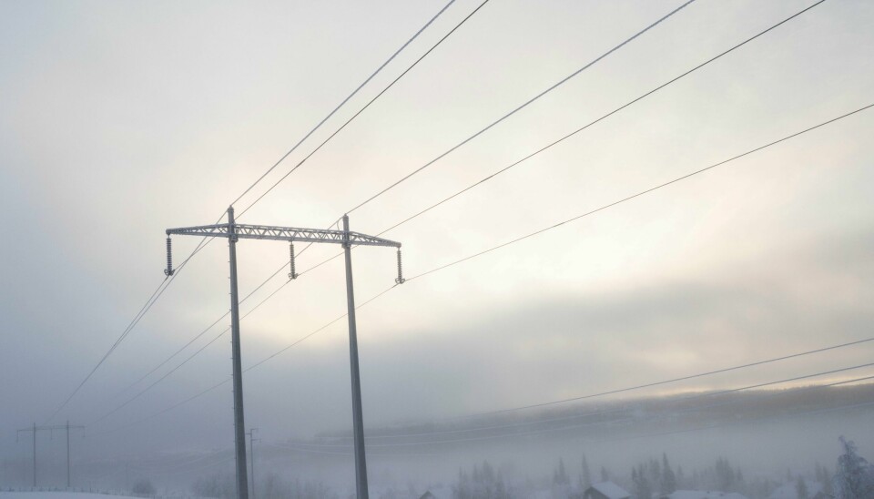 Høyspentledninger ved Skeikampen i Gausdal. Illustrasjonsbilde. Det var lågare kraftprisar nord i Norden og høgare i sør førre veke. Foto: Paul Kleiven / NTB / NPK