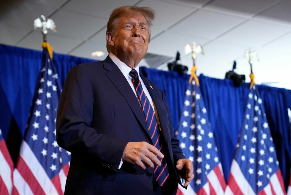 En fornøyd Donald Trump gjør seg klar til å tale på valgvaken etter at han vant nominasjonsvalget i New Hampshire. En fornøyd Donald Trump gjør seg klar til å tale på valgvaken etter at han vant nominasjonsvalget i New Hampshire. Foto: Matt Rourke / AP / NTB