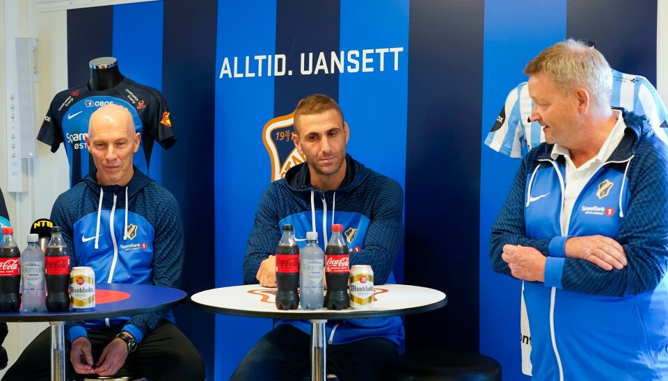 Azar Karadas (midten) er Starts nye hovedtrener. Her fra tiden i Stabæk Bob Bradley overtar etter Lars Bohinen og får med seg Azar Karadas som assistenttrener i Stabæk.Foto: Terje Bendiksby / NTB