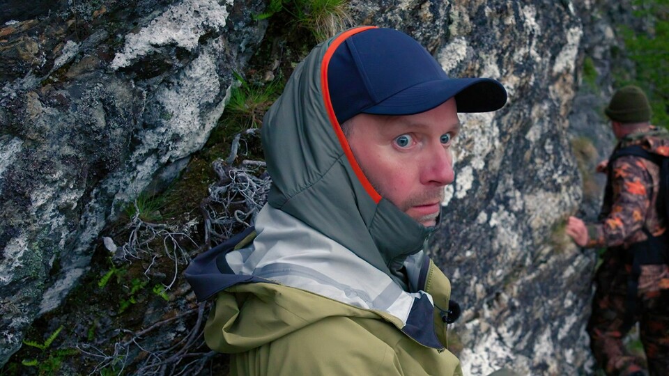 NRK har fått kritikk for at en kjent TV-komiker fronter et naturkrise-program på skjermen. Programserien har så langt resultert i en overveldende og unik tipsflom til NRK fra seerne. NRK har fått kritikk for at en kjent TV-komiker fronter et naturkrise-program på skjermen. Programserien har så langt resultert i en overveldende og unik tipsflom til NRK fra seerne.