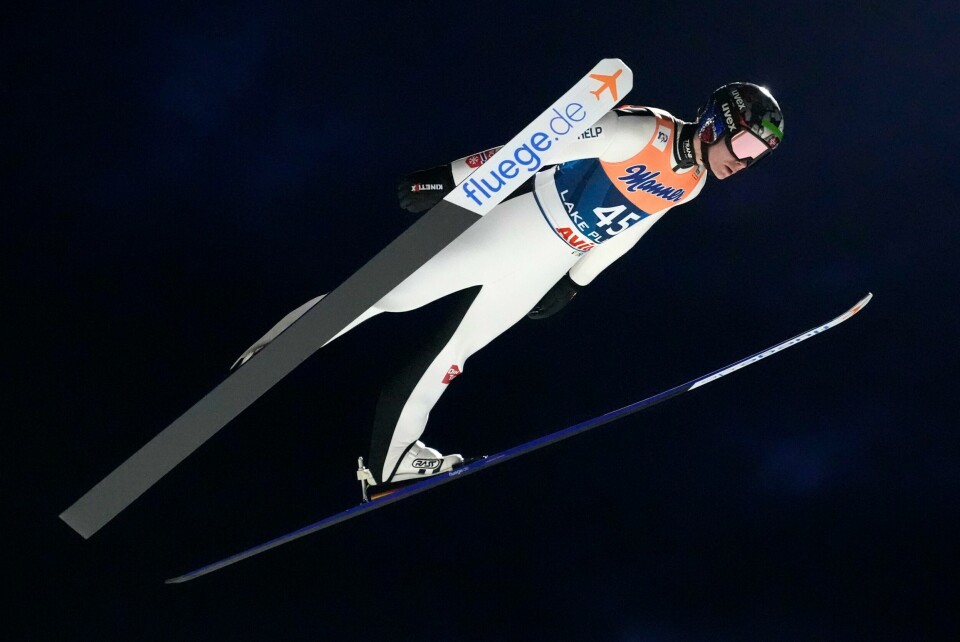 Marius Lindvik avbildet i et verdenscuprenn i USA fra forrige måned. Marius Lindvik ble nummer tre i storbakkerennet i Lake Placid. Foto: Robert F. Bukaty / AP / NTB