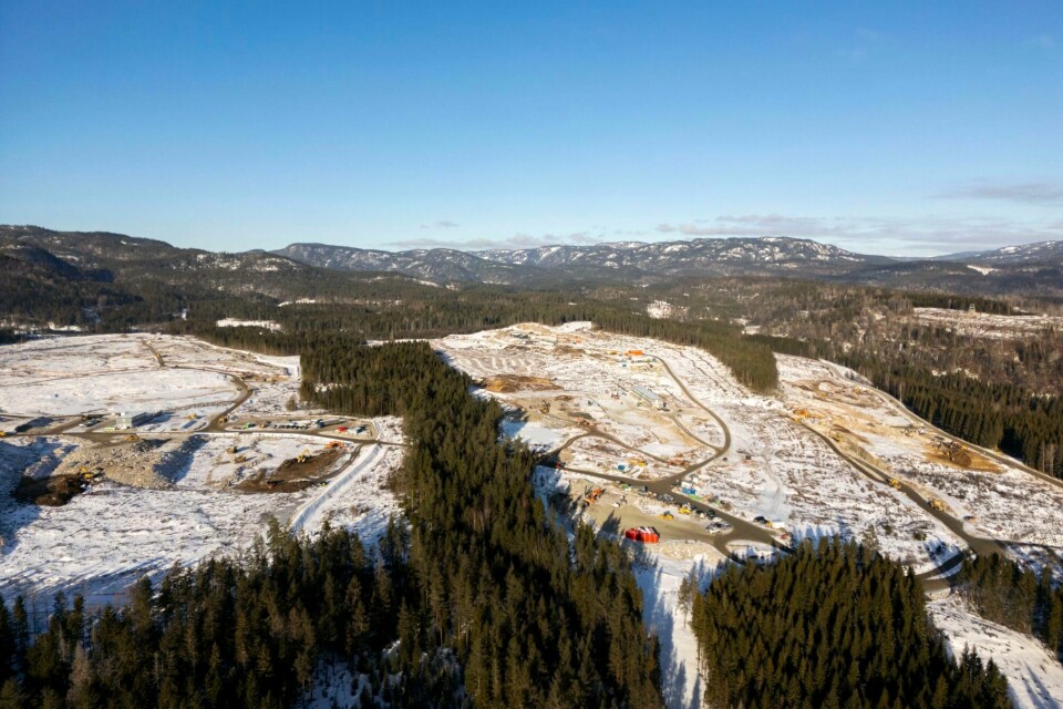 Googles nye datasenter bygges på Gromstul utenfor Skien i Telemark. Det skal stå klart i 2026 – men viser oss allerede nå hvilke dilemmaer vi vil møte framover, skriver Dagsavisen. Googles nye datasenter bygges på Gromstul utenfor Skien i Telemark. Det skal stå klart i 2026 – men viser oss allerede nå hvilke dilemmaer vi vil møte framover, skriver Dagsavisen.