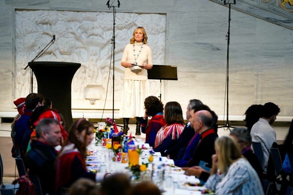 Ordfører Anne Lindboe sammen med 500 gjester under feiringen av samenes nasjonaldag i Oslo rådhus. Ordførar Anne Lindboe (H) saman med 500 gjester under feiringa av den samiske nasjonaldagen i Oslo rådhus tysdag. Foto: Terje Pedersen / NTB / NPK