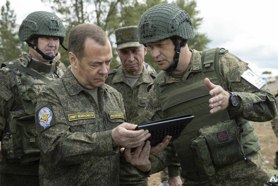 Dmitrij Medvedev (t.v.) er tidligere president og tidligere statsminister i Russland. Nå er han nestleder i landets sikkerhetsråd.