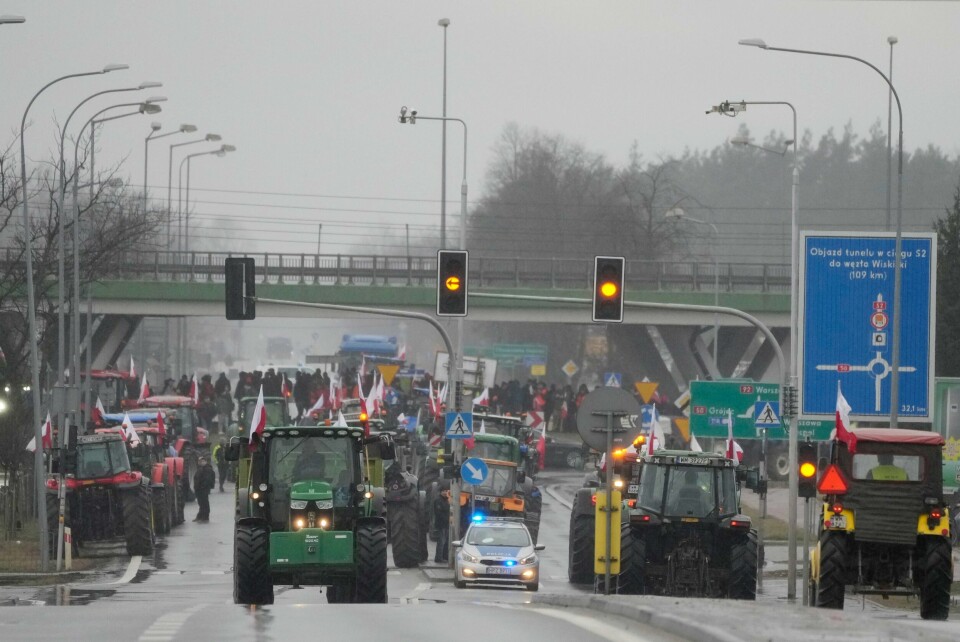 Polske bondedemonstrasjoner – uten Putin-banner, i dette tilfellet. Foto: Czarek Sokolowski / AP / NTB Polske bondedemonstrasjoner – uten Putin-banner, i dette tilfellet. Foto: Czarek Sokolowski / AP / NTB