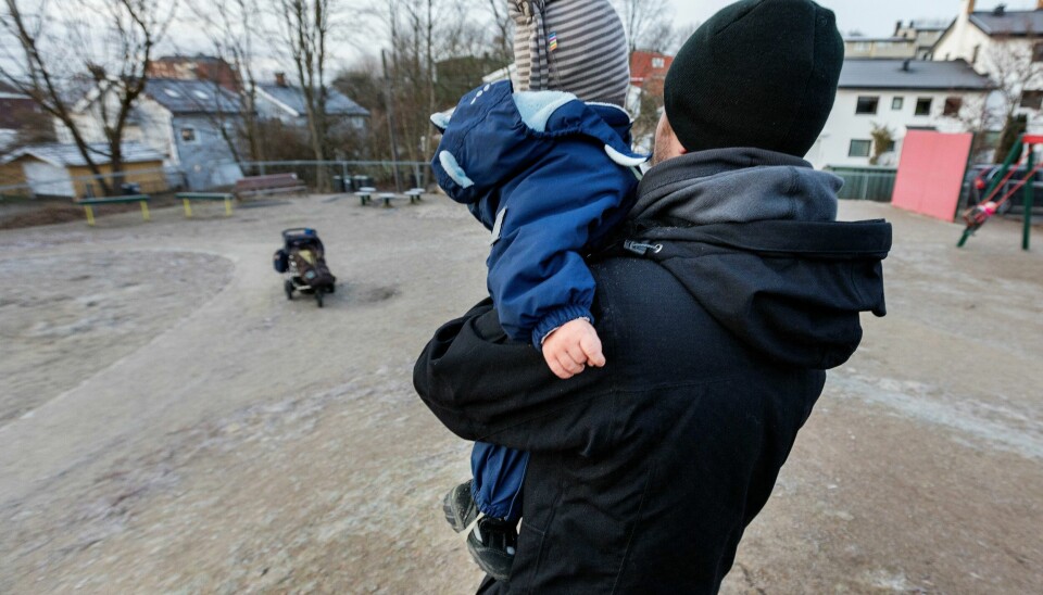Over 100.000 barn i Norge lever i fattigdom, dessverre så går utviklingen feil vei. Mange tusen norske fedre har mistet foreldrepengene på grunn av ulovlig praksis hos Nav som har pågått siden 2007. Nå kommer det et oppgjør. Illustrasjonsfoto: Gorm Kallestad / NTB