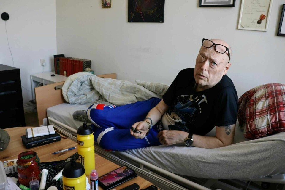 Sykesengen er permanent plassert i stuen. Her tilbringer Einar Andreas Solvang mesteparten av tiden. Einar Andreas Solvang
