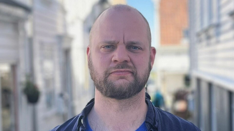 Mímir Kristjánsson er hoderystende til Øvstelands historie. Mimir