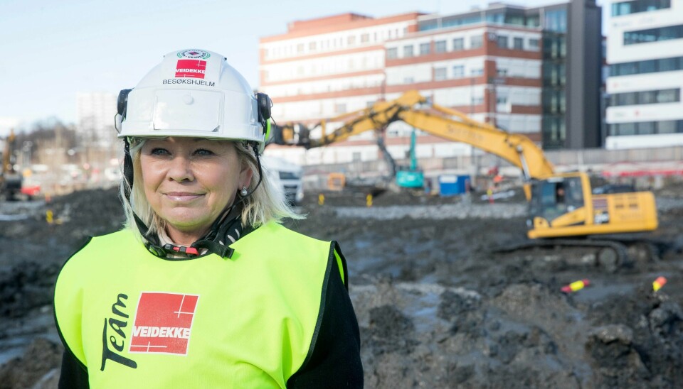 Kommunal- og moderniseringsminister Monica Mæland i byggegropa på Ulven, der det kommer flere hundre leiligheter. Foto: Terje Pedersen / NTB scanpix