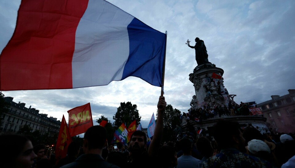 Folk er samlet på Place de la République i Paris søndag. Folk er samlet på Place de la République i Paris søndag. Foto: Aurelien Morissard / AP / NTB