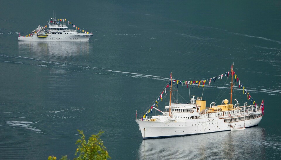 Kongeskipet har i helgen ligget i Geirangerfjorden i forbindelse med bryllupet til prinsesse Märtha Louise og Durek Verrett. Kongeskipet ligger ute i fjorden. Foto: Heiko Junge / NTB