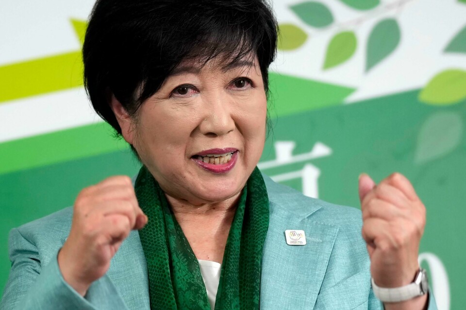 Tokyos ordfører Yuriko Koike takker for tilliten etter at hun ble gjenvalgt. Tokyos ordfører Yuriko Koike takker for tilliten etter at hun ble gjenvalgt. Foto: Hiro Komae / AP / NTB