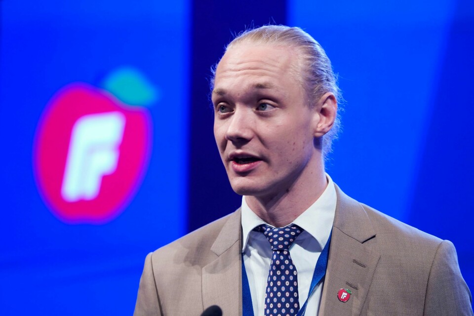 Simen Velle sier han skal tilbakebetale det han har fått i godtgjørelse fra Asker kommune så langt i år. Simen Velle forteller at han prøvde kokain og cannabis i tenårene, og at han ble tatt av politiet to ganger. Foto: Terje Pedersen / NTB