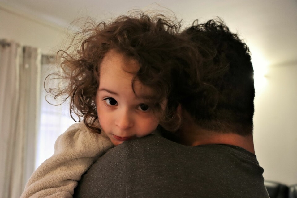 Faren til Della (2), Dakwaz sier at han gjerne sitter inne i fengsel for å unngå utvisning av familien. Faren til Della (2), Dakwaz sier at han gjerne sitter inne i fengsel for å unngå utvisning av familien.
