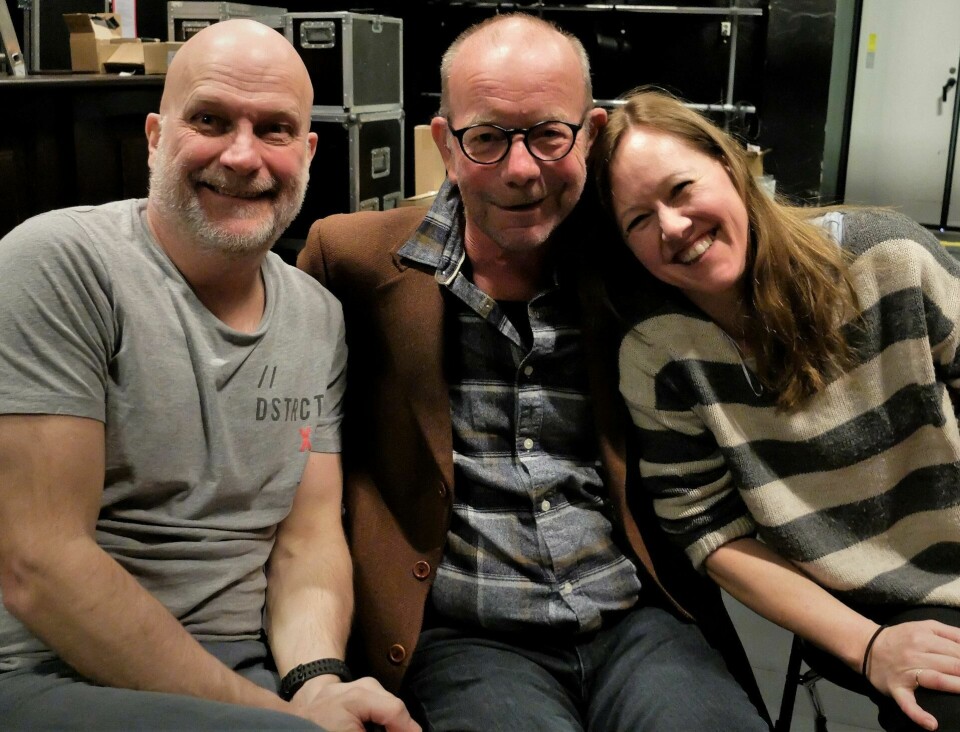 Muntert møte: (F.v.:) Anders Mordal, Jonas Fjeld/Terje Lillegård Jensen og Iren Reppen er kanskje like spente foran premieren 29. mars alle tre. «Sett bagen fra deg» spilles på Brageteatret 10 ganger – fram til 12. april. BEGGE FOTO: PERNILLE VESTENGEN Muntert møte: (F.v.:) Anders Mordal, Jonas Fjeld/Terje Lillegård Jensen og Iren Reppen er kanskje like spente foran premieren 29. mars alle tre. «Sett bagen fra deg» spilles på Brageteatret 10 ganger – fram til 12. april. BEGGE FOTO: PERNILLE VESTENGEN