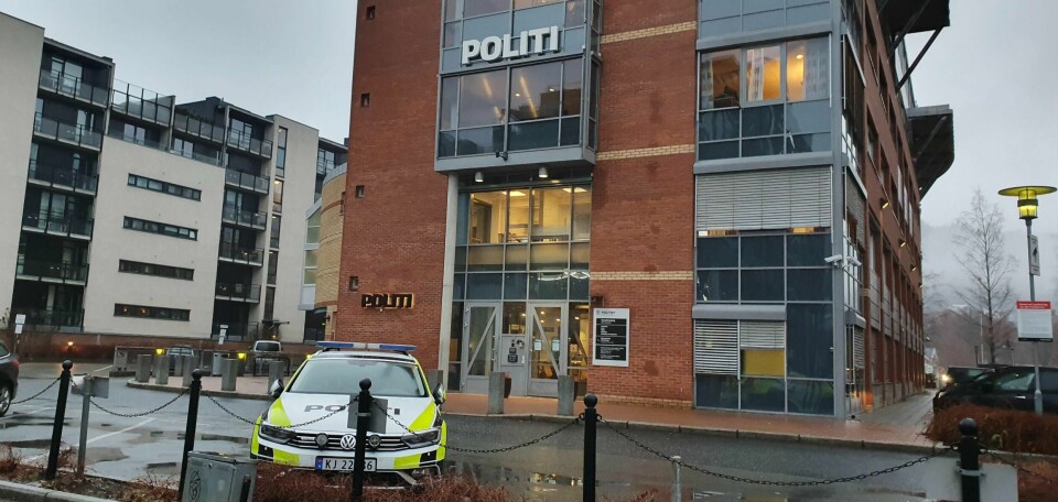 To menn i 40-årene har blitt pågrepet og brakt inn til Drammen politistasjon etter at politiet aksjonerte mot en adresse i Mjøndalen tirsdag.