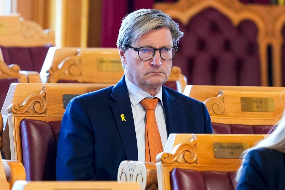 Christian Tybring-Gjedde sier han ikke vil anke avgjørelsen om å kaste ham ut av Frp. Christian Tybring-Gjedde er kastet ut av Frp. På bildet sitter han på Stortinget.