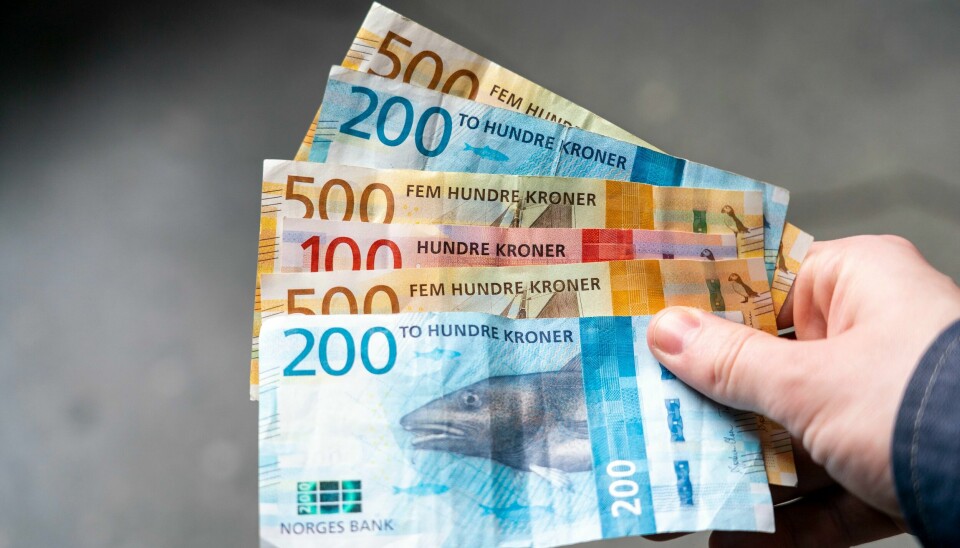 Foto: Gorm Kallestad / NTB Bildet er av norske kronesedler. Nordmenn bruker av sparepengene for å kunne opprettholde forbruket sitt. Selv om ting har blitt dyrere.