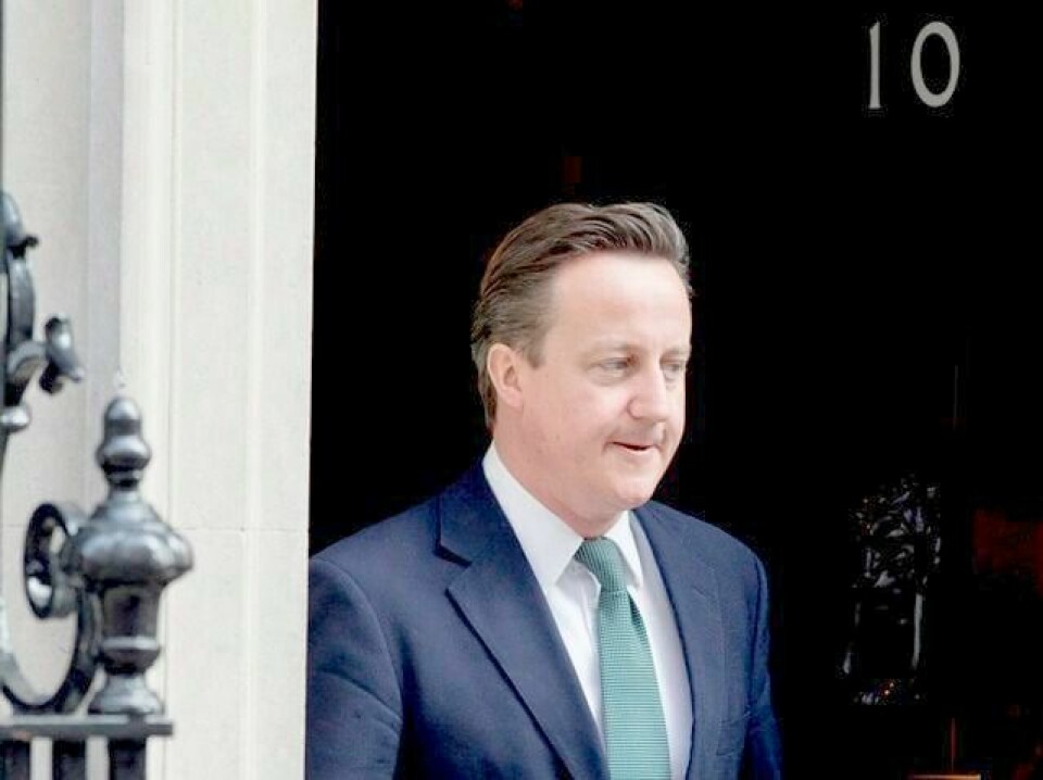 David Cameron forlater her statsministerboligen i Downing Street 10. Han vil ikke fortelle hvem han inviterer til middag.