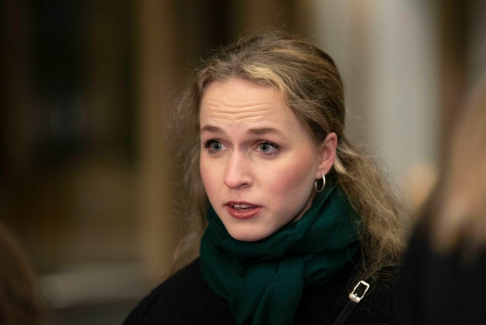 – Vi lever i en tid der geopolitiske hensyn taler for å ruste opp forsvaret. Der vi har lagt flere år bak oss med pandemi, med krig på vårt eget kontinent. Renta er rekordhøy, og inflasjonen øker. Dette er ikke tiden for råflotte og skamdyre samferdselsprosjekter, sier Unge Venstre-leder Ane Breivik. Ane Breivik går snart inn i sitt tredje år som leder i Unge Venstre.Foto: Hanna Johre / NTB