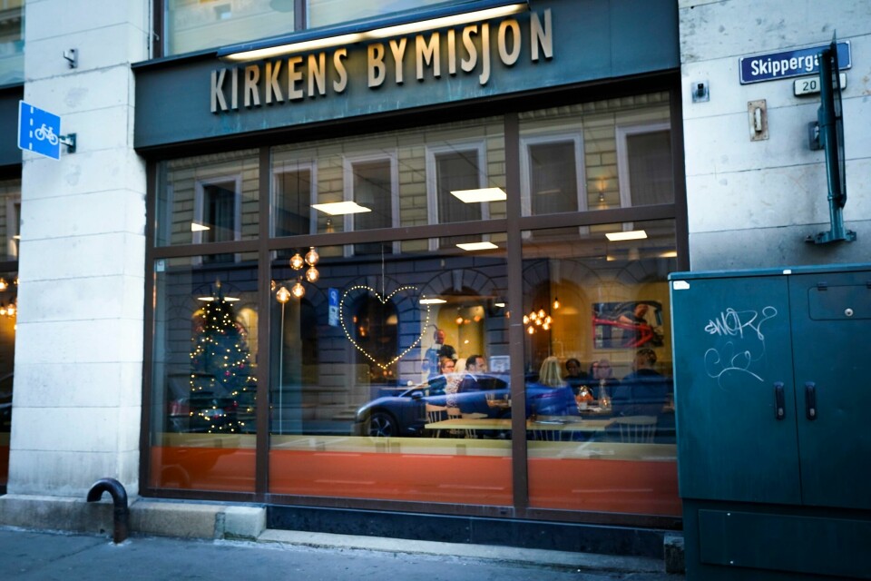 Rusavhengighet er ikke en entydig kategori, men preget av klare klasseskiller. Selv i en universell velferdsstat er virkeligheten langt fra nøytral. Kirkens Bymisjon anklager Oslo kommune for å bryte menneskerettighetene fordi mange må fryse i byens gater uten tak over hodet gjennom vinteren. Nå krever hjelpeorganisasjonen at politikerne kommer på banen. Foto: Lise Åserud / NTB