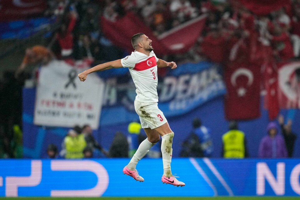 Merih Demiral jubler etter mål mot Østerrike. Foto: Andreea Alexandru / AP / NTB Merih Demiral jubler etter mål mot Østerrike. Foto: Andreea Alexandru / AP / NTB