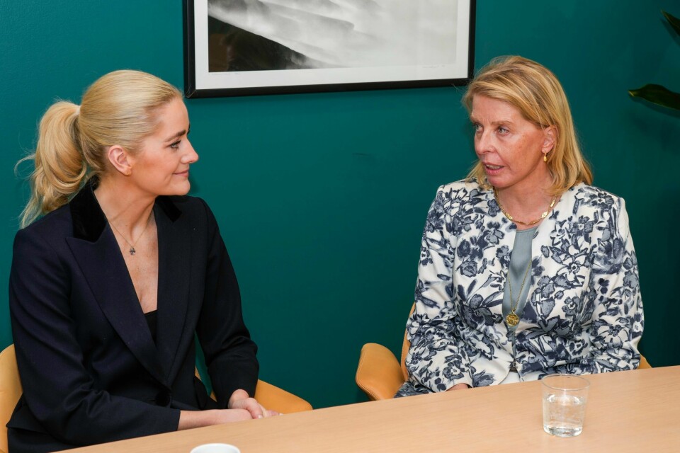 Justis- og beredskapsminister Emilie Enger Mehl (Sp) undertegnet mandag en avtale med Siri Teigum i Advokatforeningen. Justis- og beredskapsminister Emilie Enger Mehl (Sp) undertegnet mandag en avtale med Siri Teigum i Advokatforeningen. Foto: Terje Bendiksby / NTB