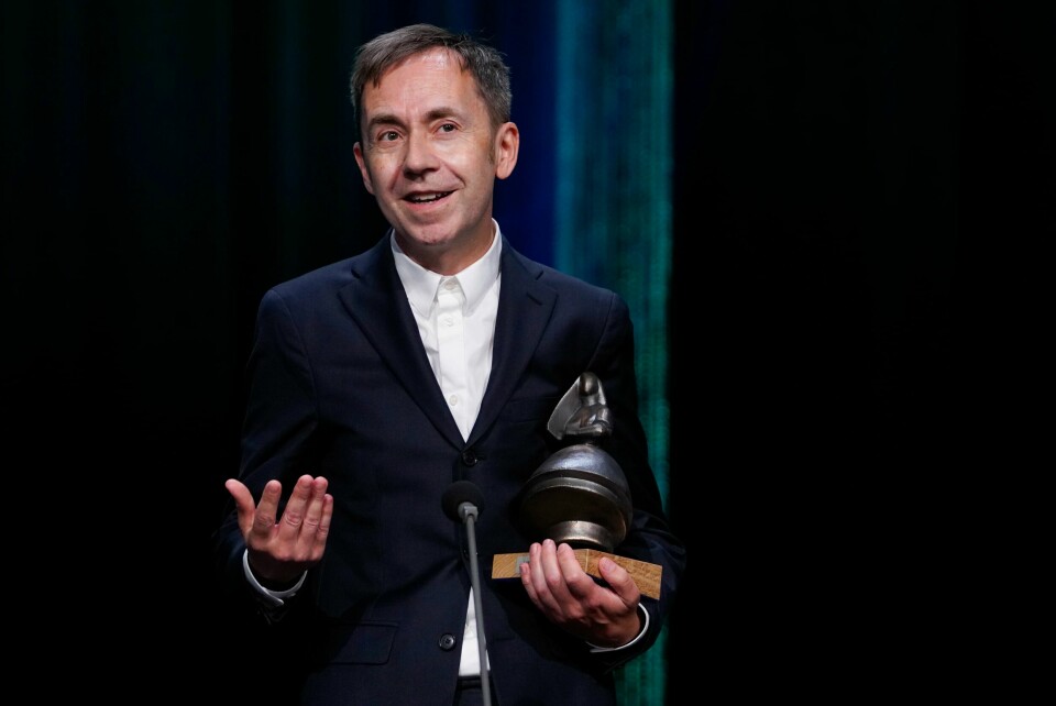 Dag Johan Haugerud etter å ha vunnet Amandaprisen i klassen Beste regi for filmen 'Barn'. Dag Johan Haugerud vant Amandapris for «Barn» i 2019, og melder seg denne filmvåren med første del av en trilogi. Den første filmen har fått navnet «Sex». Foto: Jan Kåre Ness / NTB