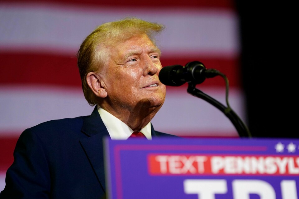Trump sier det er en «seier for demokratiet» at han ikke kan straffeforfølges for «offentlige handlinger» han gjorde som president. Trump sier det er en «seier for demokratiet» at han ikke kan straffeforfølges for «offentlige handlinger» han gjorde som president. Foto: Chris Szagola / AP / NTB