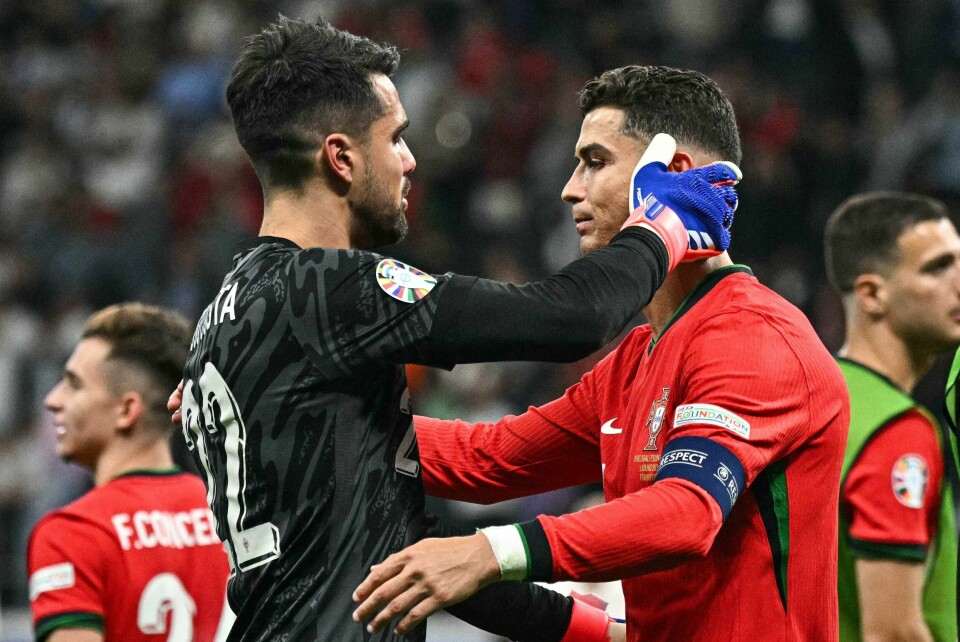Portugals keeper Diogo Costa reddet alle straffesparkene og Cristiano Ronaldo kunne lettet se at Portugal gikk videre. Portugals keeper Diogo Costa reddet alle straffesparkene og Cristiano Ronaldo kunne lettet se at Portugal gikk videre.