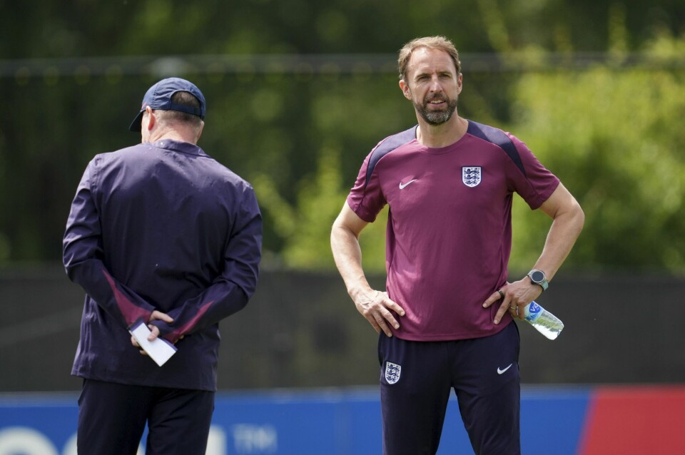 Gareth Southgate vurderer å endre formasjon til kvartfinalen. Gareth Southgate vurderer å endre formasjon til kvartfinalen. Foto: Adam Davy / PA via AP / NTB